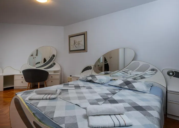 Holiday home Awesome In With Sauna Pula