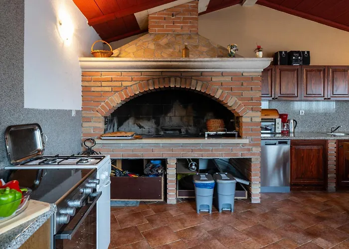 Holiday home Awesome In With Sauna Pula