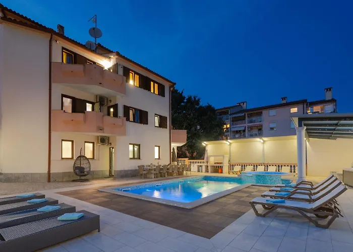 Holiday home Awesome In With Sauna Pula