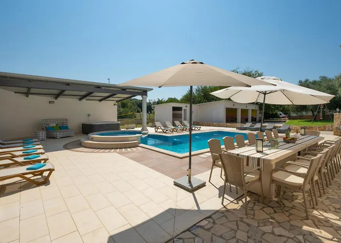 Holiday home Awesome In With Sauna Pula
