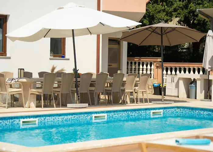 Holiday home Awesome In With Sauna Pula