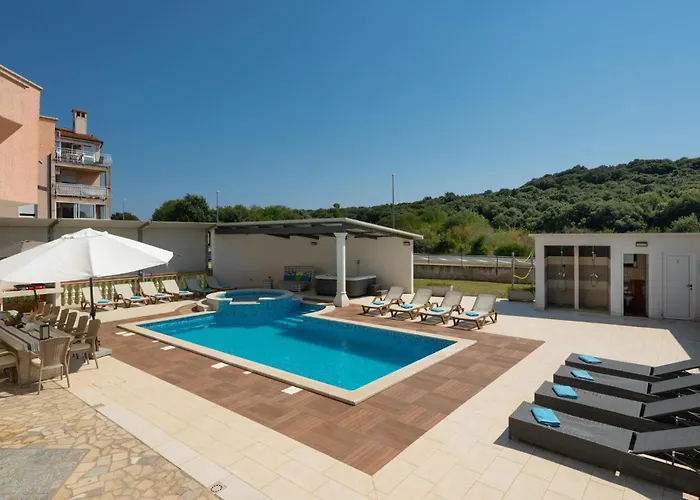 Holiday home Awesome In With Sauna Pula