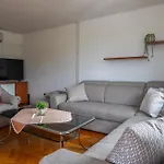 Casa vacanze Lovely In With Sauna Pola