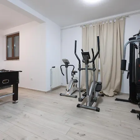 Awesome In With Sauna בית נופש פולה