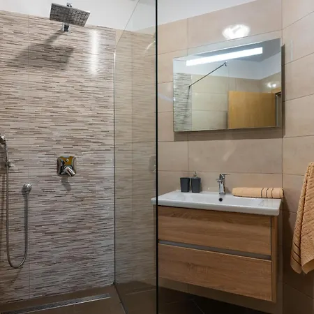 Vakantiehuis Lovely In With Sauna *