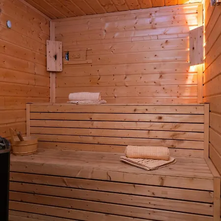 Lovely In With Sauna 펜션 풀라