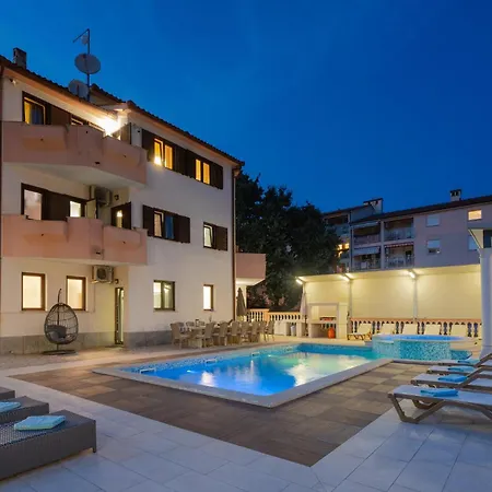 Ferienhaus Awesome In With Sauna Pula