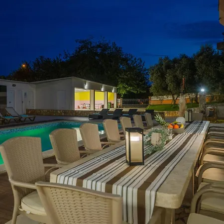 בית נופש Awesome In With Sauna