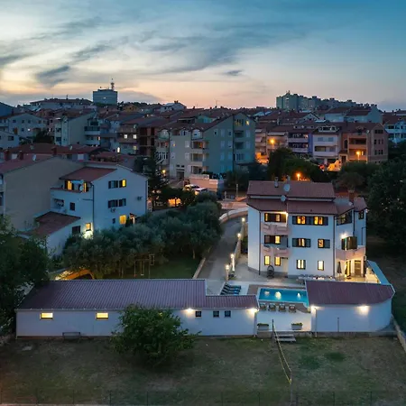 Awesome In With Sauna Pula