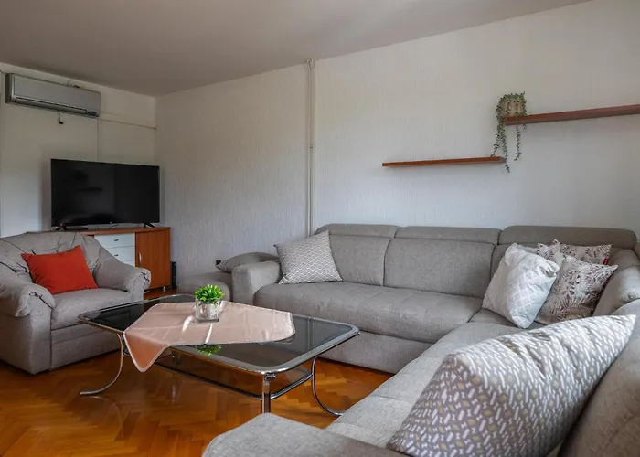 Будинок відпочинку Awesome In With Sauna Пула