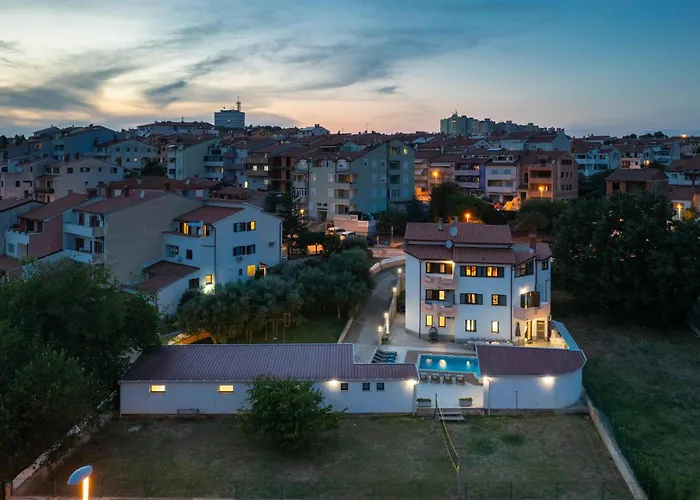 Awesome In With Sauna Пула